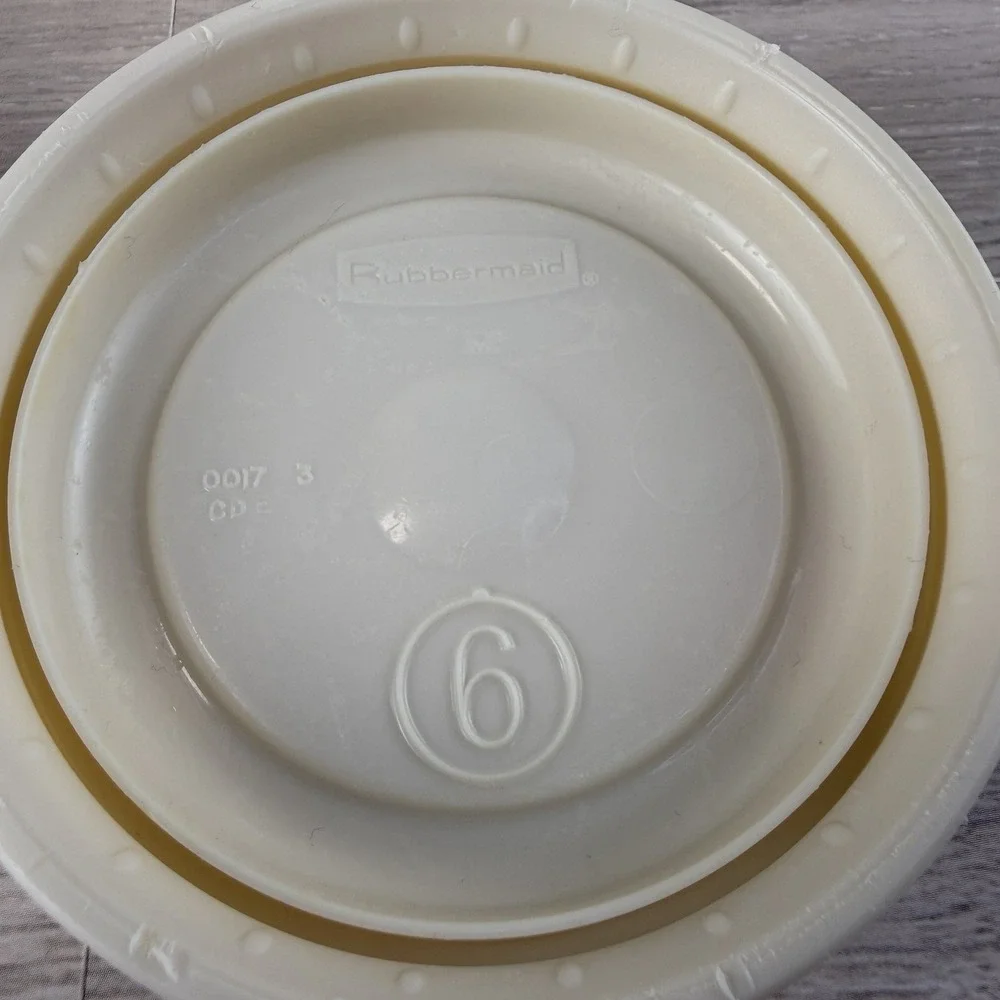 Rubbermaid Servin Saver 1 Cup #6 Set Of 2 Food Storage Round Container Lid Vtg